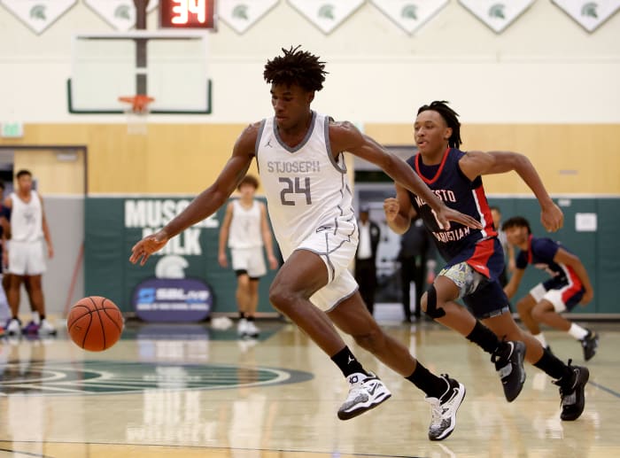 St. Josephn eSophomore Tounde Yessoufou (24) averages nearly 28 points per game. Photo: Dennis Lee